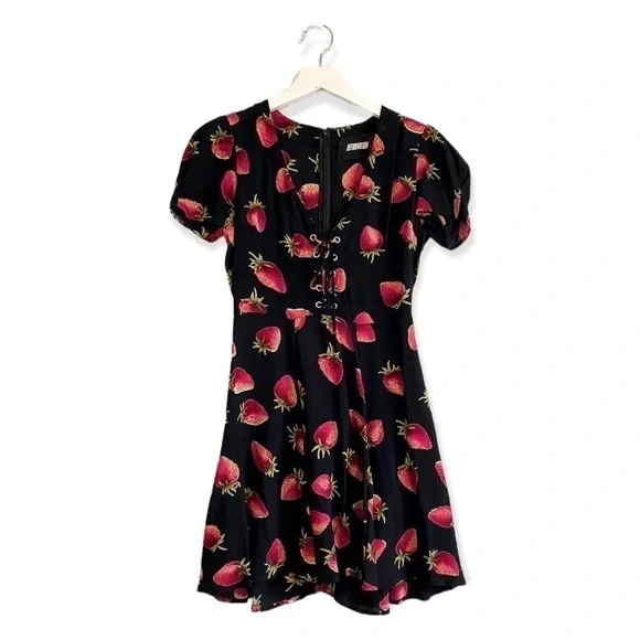 Reformation Koa mini dress, strawberry, size 2P - Picture 11 of 15